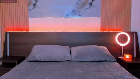 samantha_moons online show from April 2026 11:18:02 PM