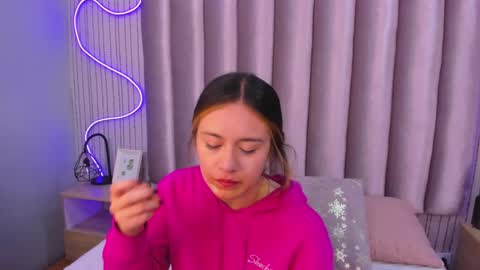 Alejandra  online show from November 2025 11:55:02 AM