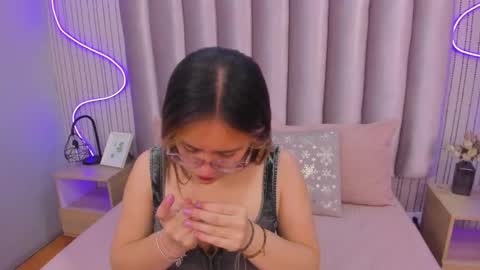 Alejandra  online show from November 2025 12:04:01 PM