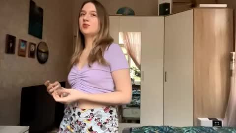 Sophia online show from October 2025 12:59:01 PM