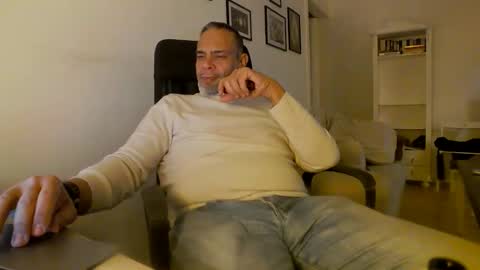 Sam online show from January 2025 08:54:01 PM