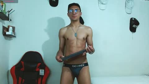 Snapshot of samfox_ chatting on April 2026 02:37:02 AM SAM online show from April 2026 02:37:02 AM