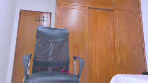 samirths_boy_ online show from May 2026 04:56:01 PM