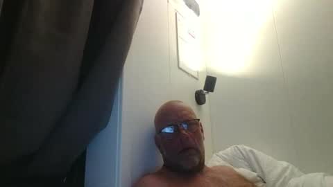 Snapshot of sandnesrune523 chatting on April 2026 06:32:02 PM sandnesrune523 online show from April 2026 06:32:02 PM