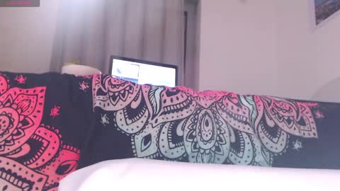 Sandra online show from March 2025 08:53:01 PM