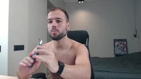 Snapshot of sandro_best chatting on June 2026 09:26:01 AM DeAlex online show from June 2026 09:26:01 AM