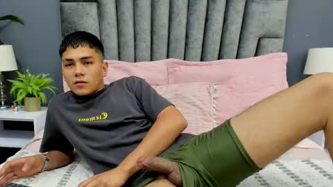 Sandro online show from September 2025 07:13:02 PM