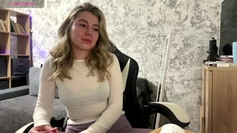 Sandy online show from April 2026 04:04:01 PM