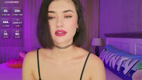 Sandy online show from November 2025 07:25:02 PM