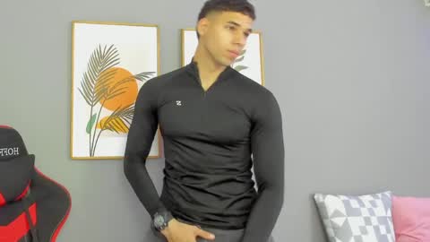 Snapshot of santana_maximo chatting on May 2026 05:10:02 PM Maximo Santana online show from May 2026 05:10:02 PM