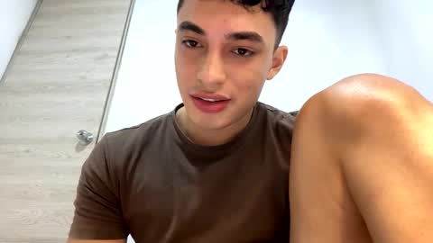 Snapshot of santi36rt chatting on May 2026 11:46:01 PM santi36rt online show from May 2026 11:46:01 PM