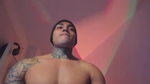 Santi Ferrer online show from December 2025 01:00:01 AM