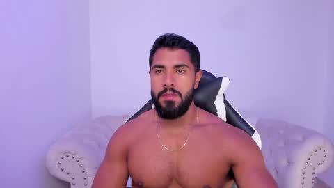 santiago_huntt online show from November 2025 12:31:02 PM