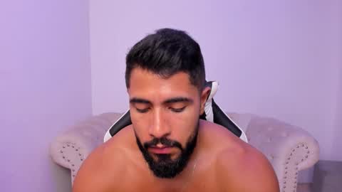 santiago_huntt online show from February 2026 08:28:01 PM