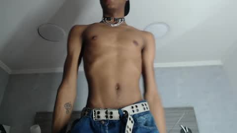 Snapshot of santiago_ortiz chatting on April 2026 01:15:01 AM Santiiiiii online show from April 2026 01:15:01 AM