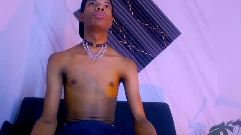 Snapshot of santiago_ortiz chatting on April 2026 04:07:02 AM Santiiiiii online show from April 2026 04:07:02 AM