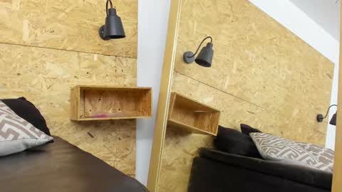  Santi online show from October 2025 07:45:01 PM