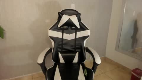 Julius Novachrono  online show from October 2025 11:40:01 AM