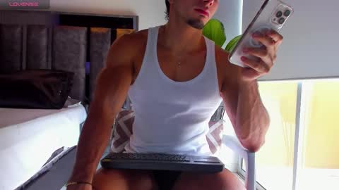 Santiago Seans online show from October 2025 02:30:02 PM
