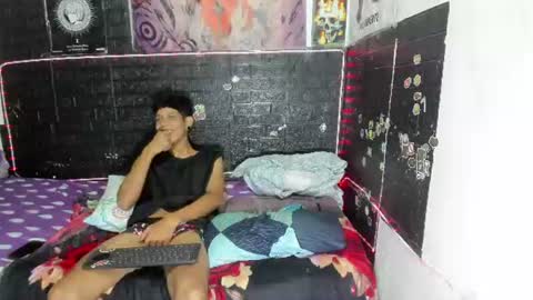 Snapshot of santos_xd chatting on June 2026 03:33:01 AM santos online show from June 2026 03:33:01 AM