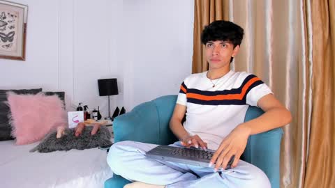 Snapshot of santy_carrington chatting on February 2025 11:05:01 PM Santiago Carrington online show from February 2025 11:05:01 PM