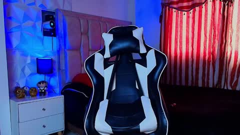 Santyago online show from February 2025 07:10:01 PM