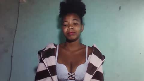 sanyah0123 online show from December 2025 03:39:01 PM