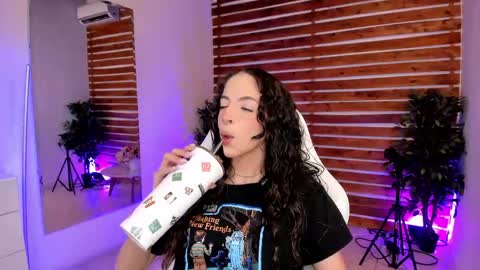 Snapshot of sapphire_venus chatting on May 2026 02:29:01 AM Valerin online show from May 2026 02:29:01 AM