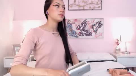 Sara online show from November 2025 08:19:02 PM