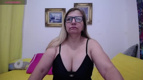 Snapshot of sara211 chatting on May 2026 01:29:02 PM sara online show from May 2026 01:29:02 PM