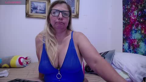Snapshot of sara211 chatting on May 2026 04:04:02 PM sara online show from May 2026 04:04:02 PM