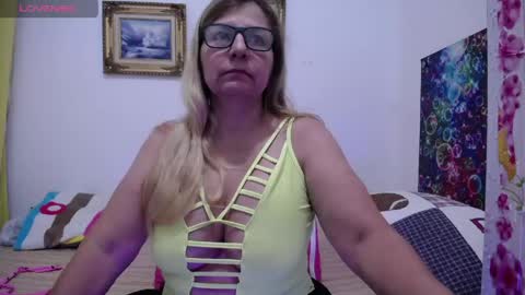 Snapshot of sara211 chatting on June 2026 01:40:01 AM sara online show from June 2026 01:40:01 AM