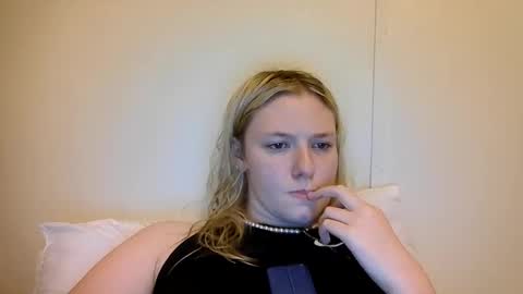 Snapshot of sara9920 chatting on April 2026 02:51:02 AM sara9920 online show from April 2026 02:51:02 AM