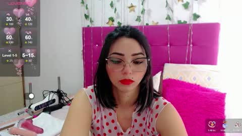 Sara  online show from October 2025 01:44:01 PM