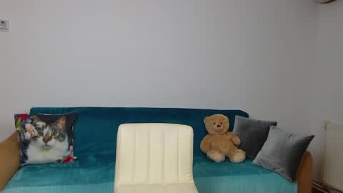 Im Sara I am happy to be here  online show from January 2025 09:10:01 PM