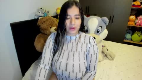 sarah  LIZCANO....... online show from November 2025 09:42:01 AM