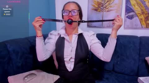 Sara   online show from January 2026 12:41:01 PM