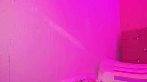 Snapshot of sara_martin18 chatting on November 2025 11:01:02 AM sara online show from November 2025 11:01:02 AM