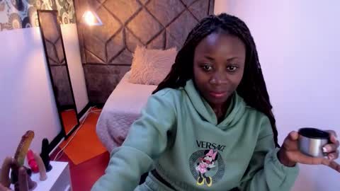 S A R A online show from November 2025 02:39:02 PM