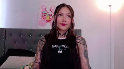 Sara online show from November 2025 07:52:02 PM