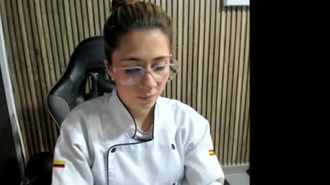 sara_roades online show from October 2025 01:34:02 PM