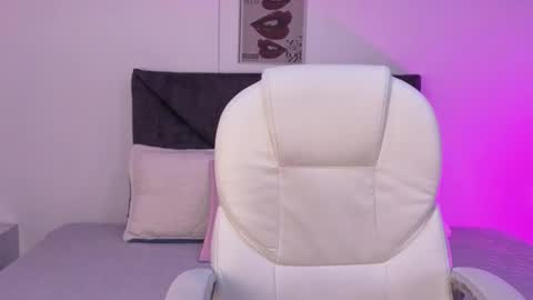 sara  online show from September 2025 01:55:01 PM