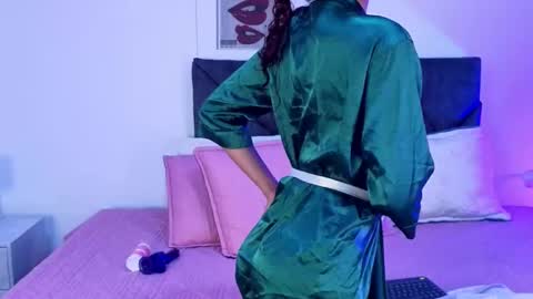 sara  online show from September 2025 02:08:02 PM