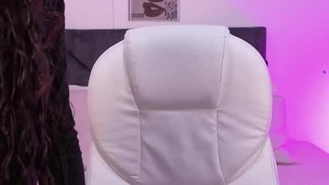 sara  online show from November 2025 02:39:02 PM