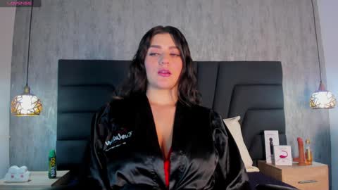 Snapshot of sara_stone17 chatting on February 2025 11:23:01 AM  -  online show from February 2025 11:23:01 AM