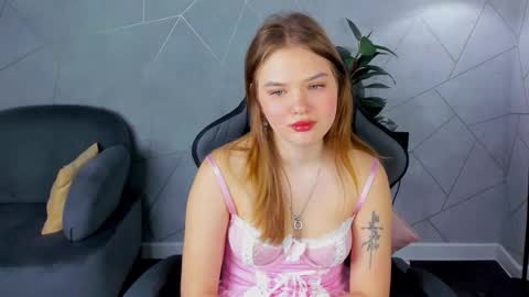 Snapshot of saraa_broown chatting on March 2026 12:56:02 AM Sara online show from March 2026 12:56:02 AM