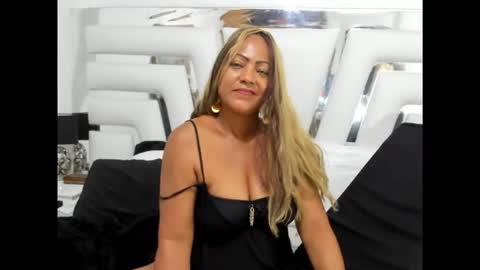 Sara online show from November 2025 10:11:02 PM