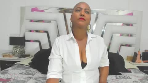 Sara online show from November 2025 09:06:01 PM