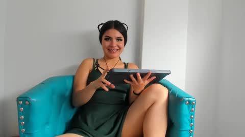 Snapshot of sarabenedetti chatting on March 2025 04:25:01 PM Sara online show from March 2025 04:25:01 PM