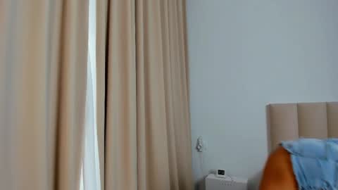 saradiamond01 online show from March 2025 12:23:01 PM